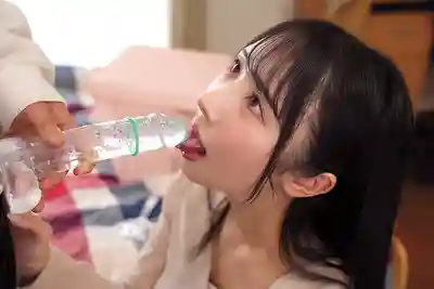 DVAJ-751 青梅竹馬說想讓男友開心 用嘴幫我老二練習戴套 仰著眼口水滴答含住的模樣讓我理性崩潰直插口穴深處！衝動之下摘掉套子連寢取做愛都練了個遍 ~ 小野坂唯香的劇照12