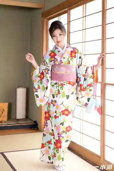 1PON-043020_001 超愛屌即尺口交 ~穿和服超騷的淫蕩女~ ~ 水川堇的劇照3