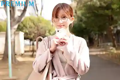PRED-882 隨叫隨到的地味眼鏡巨乳 中出しOK後輩OL被揉到乳首挺立 隨時隨地肉體關係 ~ 楪可怜的劇照14