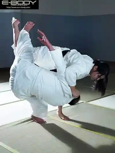 EBWH-350 Kcup 173cm 稱霸關東的黑帶柔道家 AV出道的劇照10