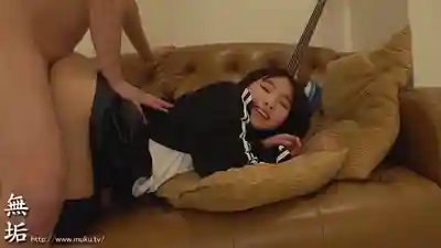 MUFR-011 跟普通女性朋友越線的那一天 ~追逐樂團夢想的同班女貝斯手~的劇照9