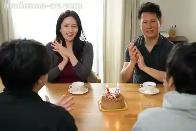 JUR-824 兩個孩子離巢後 時隔18年夫妻再次獨處 瘋狂貪婪地交纏做愛 ~ 木村玲衣的劇照8