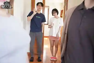 ROYD-339 繼妹彈力美乳讓我忍不住一把揉了上去...本以為被拒絕了 沒想到她卻自己揉奶意猶未盡 不知不覺我們成了秘密砲友兄妹 ~ 糸井瑠花的劇照9