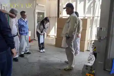 START-624 配送途中NTR 美貌新婚人妻跟著老司机送货 結果在車裡被直接幹了 ~ 本庄鈴的劇照15