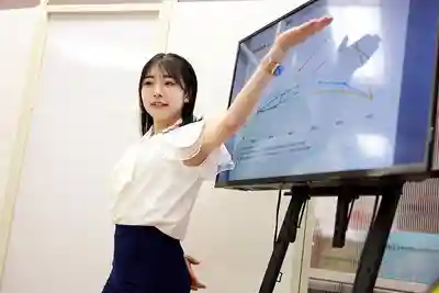 SKTH-003 腋控股份有限公司 你喜歡我的腋下嗎？女同事的腋窩騷到犯規事件 ~ 千叶优花 皆月光 星野ねね的劇照18