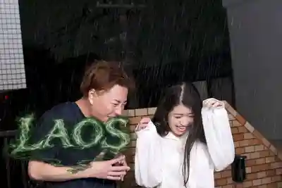 LOS-002 雨中濕身人妻 水潤豔肌嬌軀柔軟 無自覺的誘惑讓人把持不住 ~ 波多野結衣 夢野瑪麗亞 浜辺栞帆的劇照2