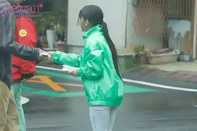 CAWB-038 身高138cm總被當小孩找不到正職只能打零工的苦命少女 一舔就大量潮吹的早漏秒高潮抖M娘！AV即錄用！天職出道！的劇照9