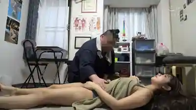 DFE-116 死胖子的汗難道是春藥? 噁心中年整體師(52歲)用100kg贅肉大肚腩壓住下半身 被口水油汗淋滿身還洗腦她要當個好媽媽 產後骨盆護理淪為騷擾吞精性交 ~ 橘伊織 花鳥斗架的劇照14