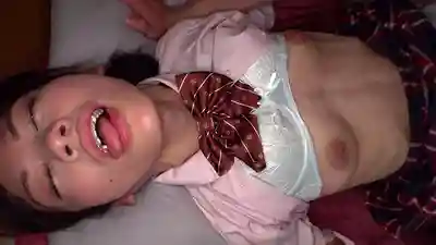 GEBB-056 為救沉迷男公關的朋友而打工的罪惡性感夢幻可愛女高中生 個室J系按摩店偷拍的劇照3
