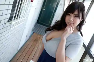 1PON-050618_683 早起倒垃圾的鄰家風騷無罩人妻 ~ 笹宮えれな的劇照14