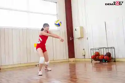 SDAB-298 173cm 緊緻小麥肌水蛇腰 在體育館裡拼命打排球的身影至今難以忘懷 AV DEBUT ~ 七藤優亞的劇照7
