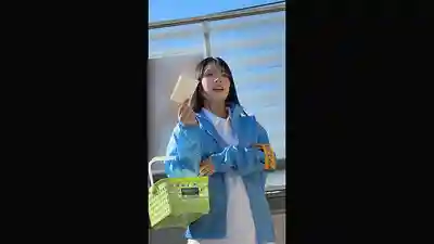STSK-242 4名發面紙打工妹遭露天痴漢 野外被幹到失禁高潮 當眾猥褻無責任中出的劇照5