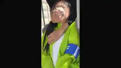 STSK-242 4名發面紙打工妹遭露天痴漢 野外被幹到失禁高潮 當眾猥褻無責任中出的劇照7