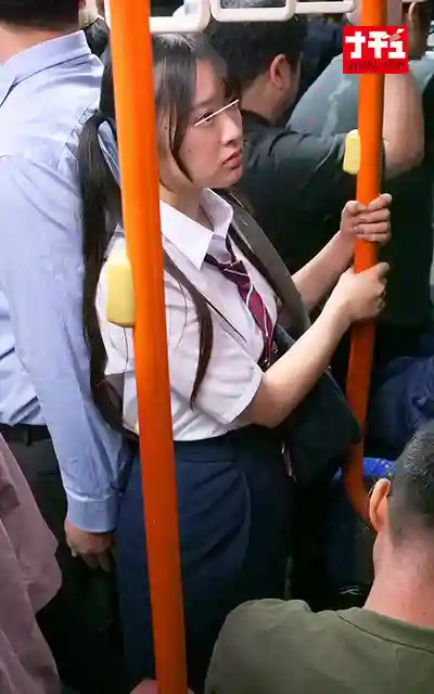 NHDTC-246 滿員巴士對臉慢速中出羞恥興奮 巨尻JK幫你打飛機 ~ 野宮杏 花守夏歩 糸井瑠花的劇照3