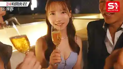 SNOS-358 頂級陪酒女只賣藝不賣身？純屬扯淡！約會和接客時瘋狂吊客人 把大客戶的粗屌玩弄於股掌之間 開了香檳後小穴濕透 偷拍到了大量枕營業實錄！ ~ 青坂葵 幸村泉希 久和原聖羅 三田真鈴的劇照9