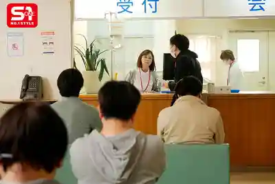 SNOS-406 撞見正經八百護士長偷偷自慰！偷窺被發現後竟發展成變態互搞的關係… ~ 奥田咲的劇照16