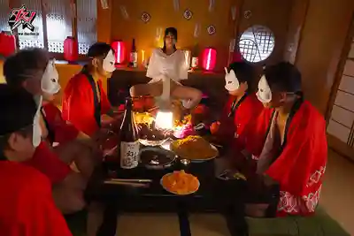 DSOD-090 探訪神秘村落 被中出到懷孕為止的地獄三天 化身神之巫女被灌滿精液的逆流種付儀式 ~ 東條夏的劇照15