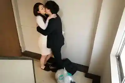 NGOD-358 和隔壁家的老公在床上超合拍… 被發現就立刻離婚的偷情刺激爽到停不下 已婚男女舌吻劣情W不倫SEX ~ 葉山小百合的劇照16