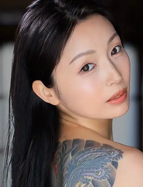 伊奈美泉那