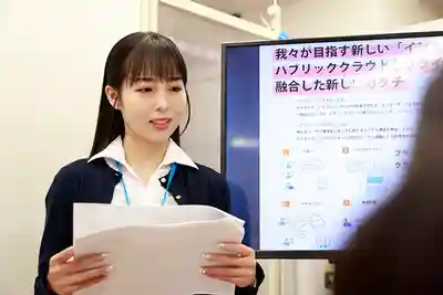 AKDL-366 心機女同事主動貼上來 用粉嫩舌頭纏上來誘惑的同僚竟是接吻狂痴女 ~ 本城花的劇照20