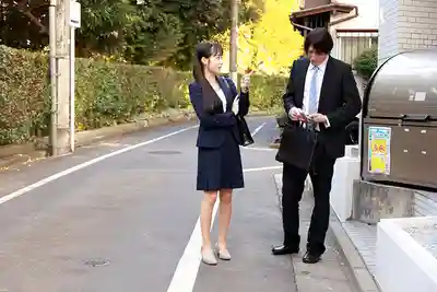 AKDL-366 心機女同事主動貼上來 用粉嫩舌頭纏上來誘惑的同僚竟是接吻狂痴女 ~ 本城花的劇照10