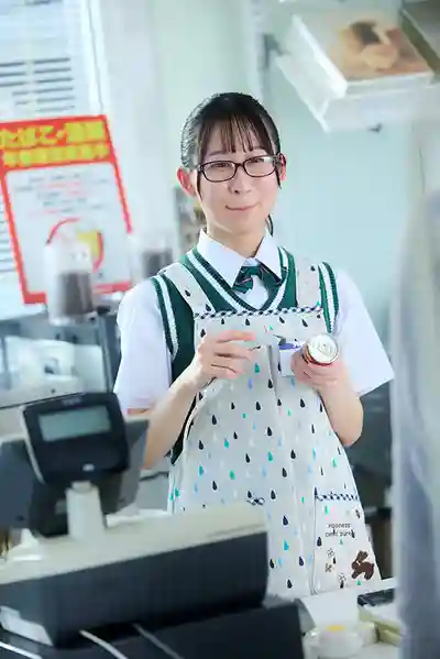 PIYO-240 總想偷偷讓街上偶遇的女孩喝精液…可頌蛋糕布丁飲料全加特製白色糖漿…最後使命就是逼她生吞滾燙精液 ~ 青葉春 鳥羽郁 白鸟怜的劇照16