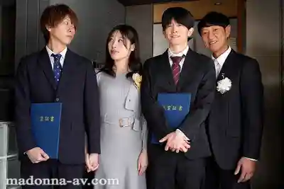 JUR-864 跟兒子的朋友當了5年砲友 與小鮮肉不知廉恥的偷情…沉溺中出情事無法自拔 ~ 春原未来的劇照10