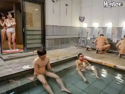 HUNTC-550 媽媽太狡猾了 不告訴爸爸喔！慾求不滿的媽媽和小惡魔女兒的夢幻母女丼！女兒無意撞見勃起好奇心爆棚 飢渴媽媽慾火焚身 嘴上說不許看身邊還有女兒卻忍不住偷吃 禁斷3P的劇照13