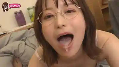 UZU-040 地味淫同棟公寓後輩女同事 內向卻性慾超強 我請病假那天她突然上門 全程用敬語把我吃乾抹淨 ~ 天马唯的劇照5