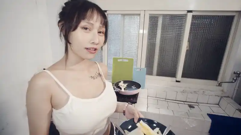 全方位G罩杯蹂躪盡情把玩 背景图片