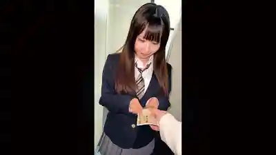 HRSM-162 現脫內褲戀物癖 想弄髒沾滿騷穴味的貼身小內褲 4位賣內褲美少女的劇照4