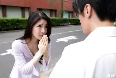 1PON-051617_527 土下座搭訕 跪地求幹的街頭獵男記 ~ 中井綾香的劇照19