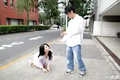 1PON-051617_527 土下座搭訕 跪地求幹的街頭獵男記 ~ 中井綾香的劇照15