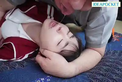 IPZZ-945 社團合宿竟和猥瑣大叔相部屋…可愛小隻馬美少女被巨漢顧問肉彈騎壓幹到快感墮落 ~ 山田鈴奈的劇照13