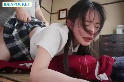 IPZZ-945 社團合宿竟和猥瑣大叔相部屋…可愛小隻馬美少女被巨漢顧問肉彈騎壓幹到快感墮落 ~ 山田鈴奈的劇照10