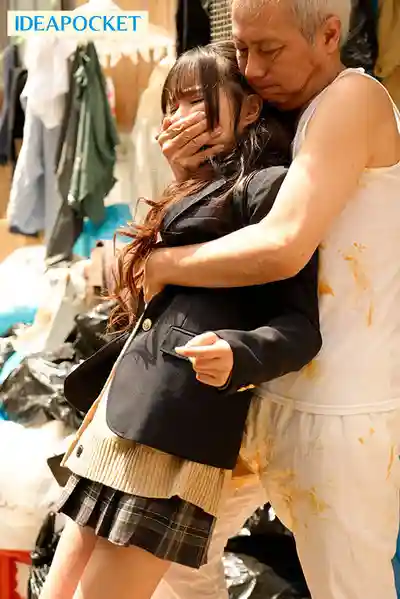 IPZZ-975 傲嬌女生對大叔口無遮攔 被迷暈在垃圾房當充氣娃娃隨意蹂躪的眠姦凌辱 ~ 佐佐木紗希的劇照13