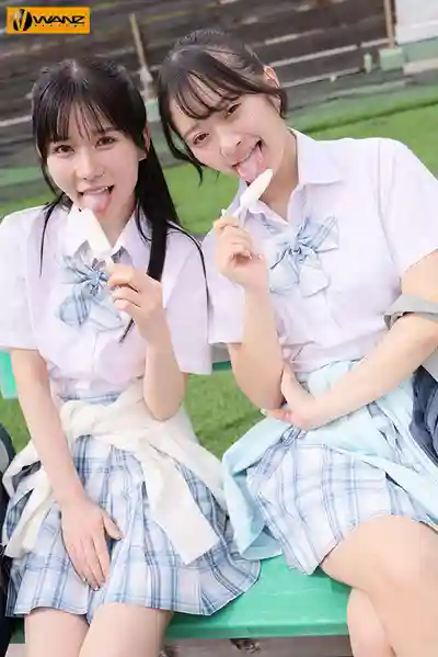 WAAA-694 我們舔雞巴你忍得住不射? 被性感可愛同班女生的淫語挑逗和小惡魔雙人口交榨到蛋空精盡的那個夏天 ~ 五日市芽依 花守夏歩的劇照14