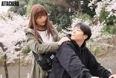 ADN-805 我竟然對假小子風的隱藏巨乳女閨蜜動了心 ~ 千咲知奈的劇照1