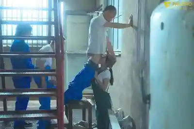 FNS-264 聖女姐姐被工廠糟老頭們輪到滿身精液 ~ 濱邊彌生的劇照5