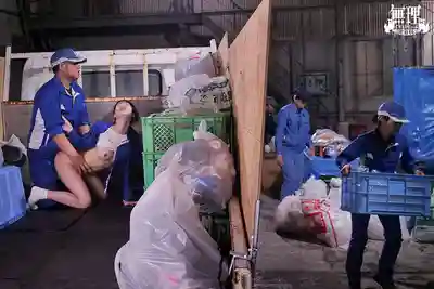 MURIKURI-018 垃圾回收站的清楚系女員工被體液弄得濕答答 墮落成可反覆使用的性處理環保便器的劇照8