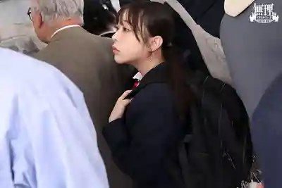MURIKURI-017 嬌小蘿莉J系痴漢真實無套路線 抱起束縛緊到哭的光滑嫩穴被首次子宮中出調教成肉便器的劇照15