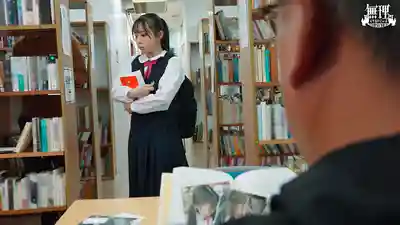 MURIKURI-017 嬌小蘿莉J系痴漢真實無套路線 抱起束縛緊到哭的光滑嫩穴被首次子宮中出調教成肉便器的劇照9