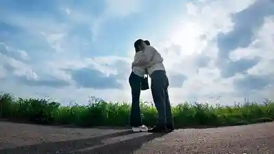 JERA-053 社區裡公認最大奶的新婚人妻找我傾訴夫妻煩惱 車內突如其來的一吻瞬間點燃慾火 衝進情趣旅館溫柔乳交加生插射了好幾發 ~ 羽月乃苍的劇照5
