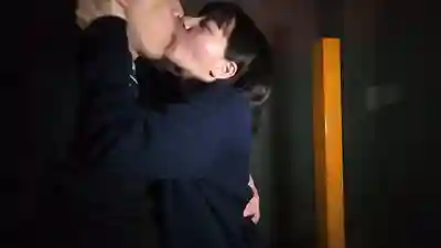 SKTH-008 顔面狂吻 舌頭太敏感了被親一下就高潮的女教師 ~ 九井珠奈緒的劇照2