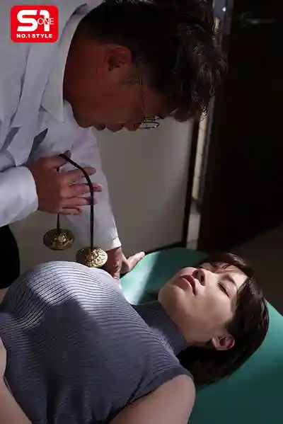 SNOS-440 豐乳貴婦睡美人 ~失眠治療中被施加的惡劣猥褻行為~ ~ 奥田咲的劇照13