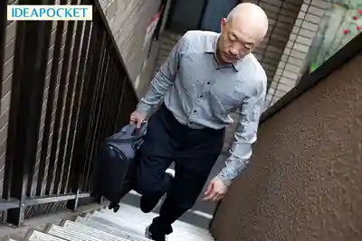 IPZZ-935 因強姦罪服刑的公公時隔6年出獄…被迫同居的我在老公不在的幾小時裡 每天每天被漫長牢獄禁慾後性慾爆棚的絕倫公公一發又一發地強暴中出的劇照12