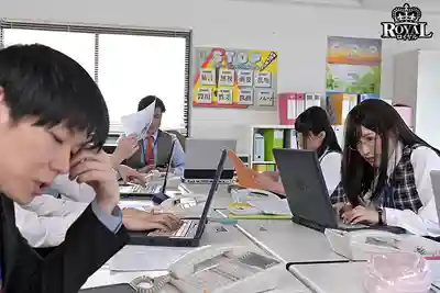 ROYD-363 叫了上門外送妹 來的金髮辣妹居然認識我!? 反覆指名後發現她竟是公司裡地味的會計妹子…從此變成可以本番中出的關係 ~ 百永纱里奈的劇照16