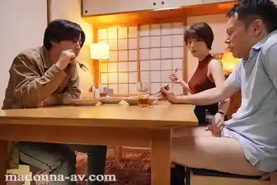 ROE-566 被散發成熟色氣的朋友媽媽甜蜜低語誘惑 深陷快感沼澤無法自拔的難忘做愛體驗 ~ 星冬香的劇照4