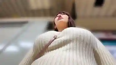 HRSM-163 斜挎殺爆乳女子 黏著跟蹤觀察背帶勒出的巨乳 捕獲帶回無套生插射滿大奶的劇照16