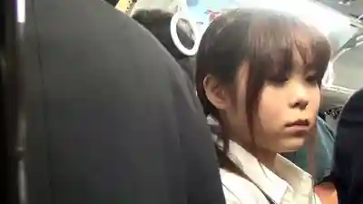 SW-141 滿員公車上偷偷對鄰座女生灌腸 拼命忍耐的下半身根本無法拒絕被插入的劇照18